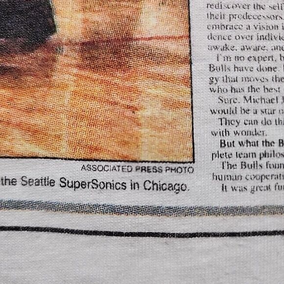 Vintage Hanes T-shirt XL 1996 Newspaper Front Page Chicago Bulls 4th NBA Title - Picture 16 of 16